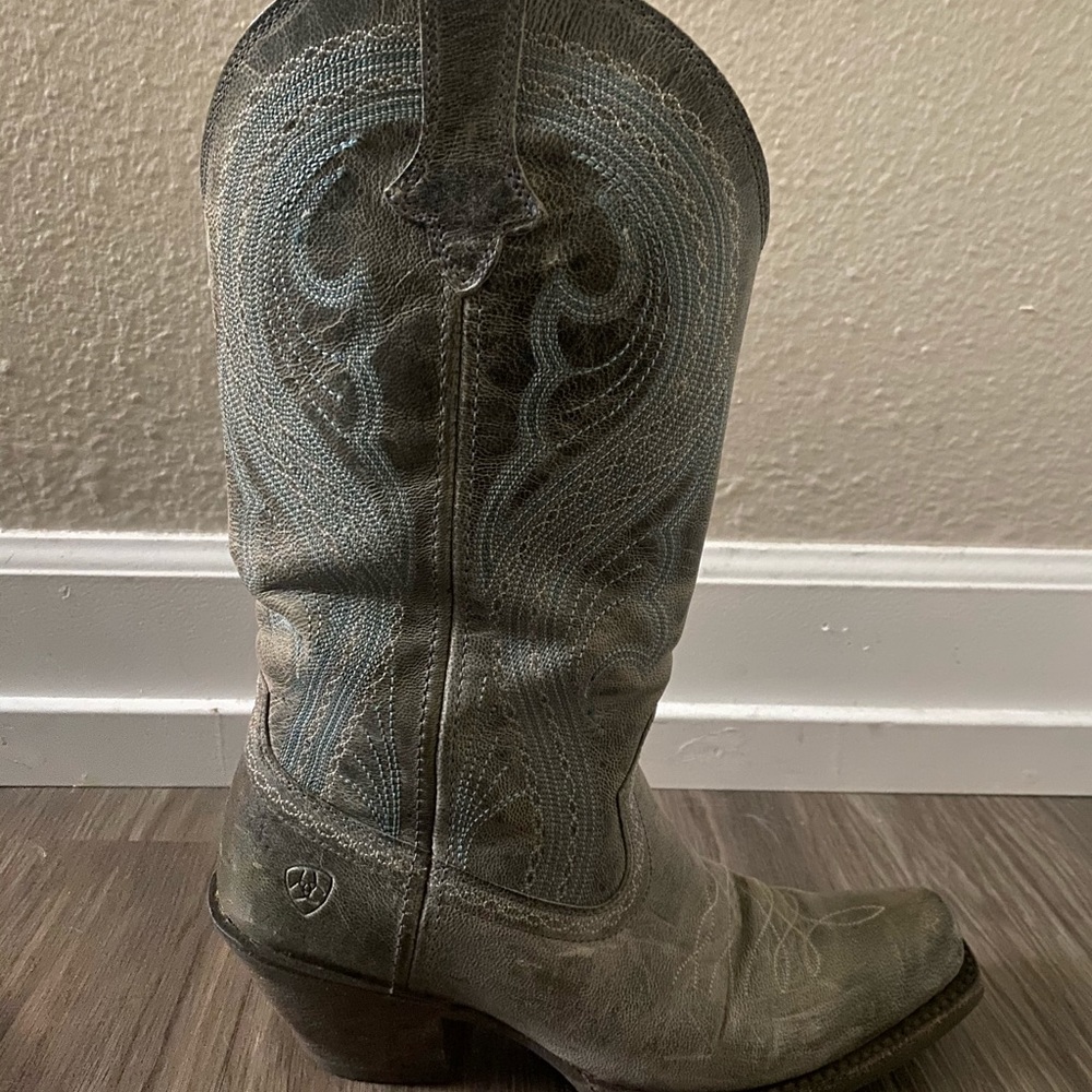 Square toe Ariat boots - gray